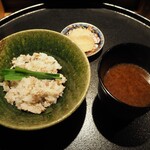 薪鳥新神戸 - 鳥そぼろご飯 + 韮 + 味噌汁