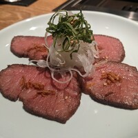 焼肉一七三 向山 - 和牛特上ロースの塩たたき