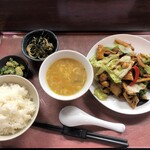 中華工房おかげさま - 日替わり　鶏肉と野菜のピリ辛炒め。