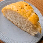 Ristorante CIELO - この日のパンはホカッチャ！！外がパリッと焼き上がって、岩塩&ローズマリー。中はフワフワ(≧∀≦)もうこれは何個でもいける！！
