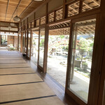 永楽 - 遠くには赤い太鼓橋なんかも見えちゃって、コロナ禍前は外国の方が大勢みえられえたそうです