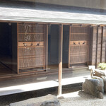 永楽 - 簾戸(すど・夏障子とも)が涼しげ