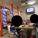 東海一品香 - 店内（座席より右まわり）➡︎