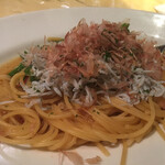 Trattoria M's - シラスとオクラと鰹節のパスタ？¥900