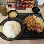 伝説のすた丼屋 - コンな感じ。