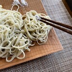 石臼挽き蕎麦香房 山の実 - ほんのひとつまみの塩で、そばの風味が増して鼻から抜けます。