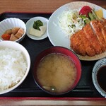 食堂 志らいわ - とんかつ定食(今日のサービス)750円