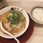 ラーメン 横綱 - ラーメン（小）、白ごはん（小）