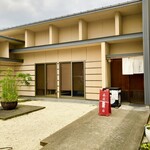 天ぷら よこい - 高級感のある外観