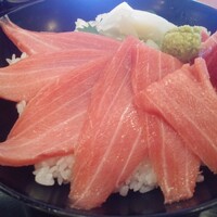 いけす無門 新宿 - 天然本まぐろ鉄火丼1,320円アップ