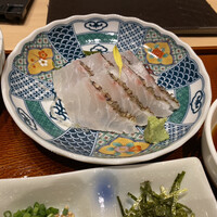 和食日和 おさけと 赤坂 - 湯引きの一仕事が旨味を凝縮した鯛