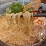 トレ海老アーンnoodle三宮 - 縮れ麺