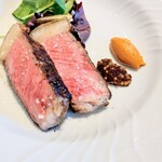 La Brianza - サカエヤ手当て38日熟成鹿児島県産13歳経産黒毛和牛サーロイン炭火焼きロメスコソースタスマニア産粒マスタードヒノキの香り。わぁ〜もう本当にブリアンツァの炭火焼き美味しい大好きです。香りも良いんです～♡