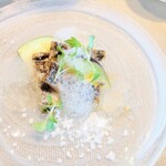 La Brianza - 太刀魚水なすカルパッチョライム泡ソーテルヌソース新生姜となにかのジュレと。涼しげで夏向きな風味味わい。水なすさっぱりやわらかくてカルパッチョとぴったり美味しいですね〜