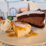 h cafe - チョコレートムースケーキとベイクドチーズケーキ
