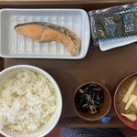 すき家 - 鮭朝食400円税込