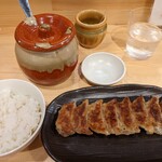 餃子歩兵 道頓堀店 - 生姜餃子とつぼきゅうりとご飯