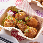 Fried chicken with flavored sauce