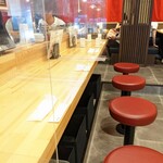 餃子歩兵 - カウンター席