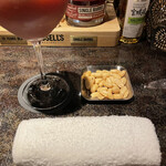 バー エグザゴーヌ - R4.7  チャージピーナッツ・ウエットおしぼり