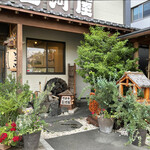 とうふ処 三河屋 - ししおどしもあります。竹筒が岩を打つときの「カコーン」という音が風流です。