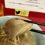 ラーメン二郎 新宿歌舞伎町店 - ブタだかアブラだか分からないブタ(w