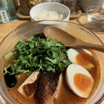 Chiritoma ramen sanku - チリトマラーメン塩玉にパクチー追加❣️ライスは豆ですw