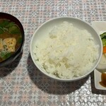 Kicchin Daishin - ❀『定食』
      
      単品メニュープラス(630えん)
      ❀ライス
      ✿おかわり自由
      ❀お味噌汁
      ❀お漬物つき
      
      
      