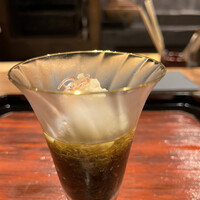割烹 隆 - お昼のコース９６８０円。岩水雲酢 白海老。もずく酢としてはかなりのレベルですが、強めの味付けの合わせ酢で、白海老の甘さが消えています。。。