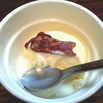 若葉 - アイス次はフォーションのシナモンを掛ける