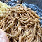 飯田商店 - 香ばしい黒い麺