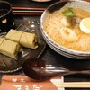 Amatou Maeda - にゅうめんと柿の葉すしセット980円✨いっけん、家でもできそうなにゅうめんですが、国産小麦、太白胡麻油使用の素麺に、昆布･鰹･鯖･うるめなどからとったお出汁で上品です◎真似できません。