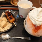 179194900 - ぷちかき氷セット 900円(選べるかき氷のフレーバーはプレミアム苺にして＋100円♡)✨みたらし団子とわらび餅、ドリンクが付いたセットです。飲み物はこう見えてブラックコーヒー。