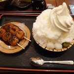 甘党まえだ - ミルククリーム氷 720円、みたらし団子1本150円、食後のみたらし団子100円✨同行者のセレクト。ちなみに名物のみたらし団子ですが通常1本150円。3本330円が実はお得なのです。