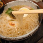 甘党まえだ - にゅうめん✨口当たりの良い麺に、焼き餅、とろろ昆布、ゆで卵、かまぼこ、三つ葉と胃にもやさしそうな一品です♪