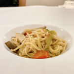 トルナヴェント - 夏のポルチーニ茸と卵麺のパスタ