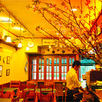 Cafe Restaurant AUREOLE - 店内にも桜の花を楽しめるように用意しております。