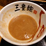三豊麺 - お替り無料のつけ麺のタレ