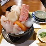 シハチ鮮魚店 - 海鮮丼