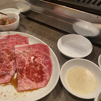 うしごろバンビーナ 恵比寿本店 - 焼肉屋に行くと大体自分で焼く。他の奴の焼き方納得いかないかんね！！！