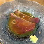 スシコーヒー - カツオの黄身醤油かけ