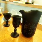 スシコーヒー - 綺麗な器で日本酒をあおるw