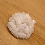 鮨 しゅん輔 - 北海道の水蛸です。酢橘と塩でいただきます