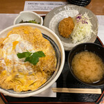 まるかつ - ダブル玉子かつ丼・国産鶏肉つくねかつ