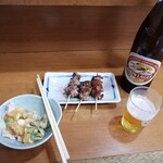 島田屋 - ビールにガツ刺しと焼き鳥３本　８９０円