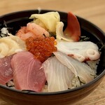 地魚工房 - 特盛海鮮丼