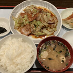 気軽 - 料理写真:回鍋肉定食　680円