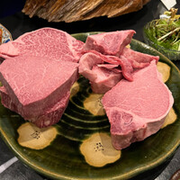 焼肉 拍手喝采 - 目の前でカットしてくれるパフォーマンス付き