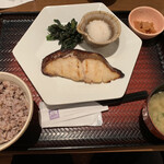 大戸屋 - 沖目鯛の西京味噌漬け炭火焼き定食1080円
