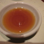 旬鮮炭火焼 獺祭 - 刺身の醤油・・色が少し薄く、甘みがあります